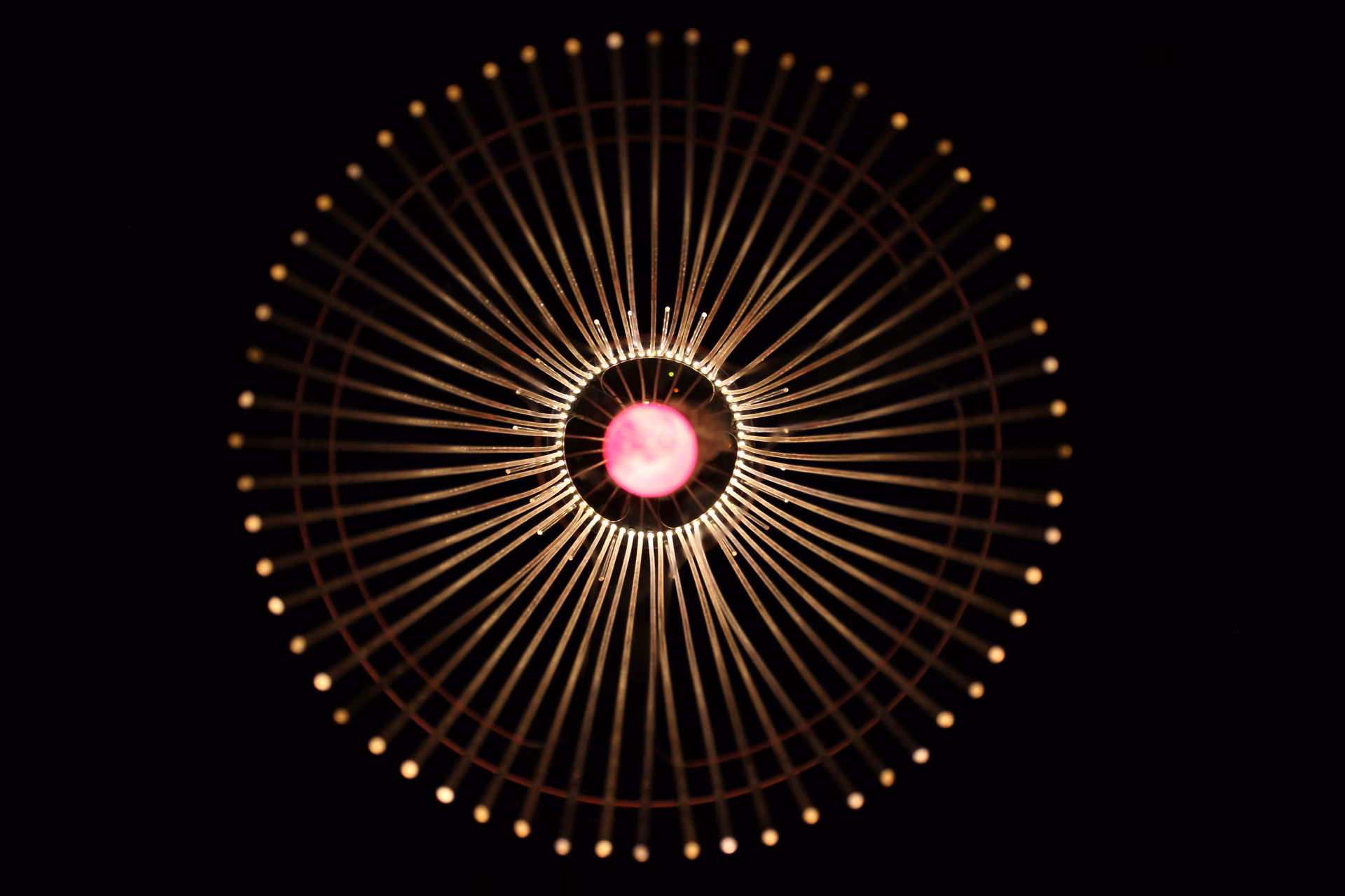 Responsive fiber-optic light object