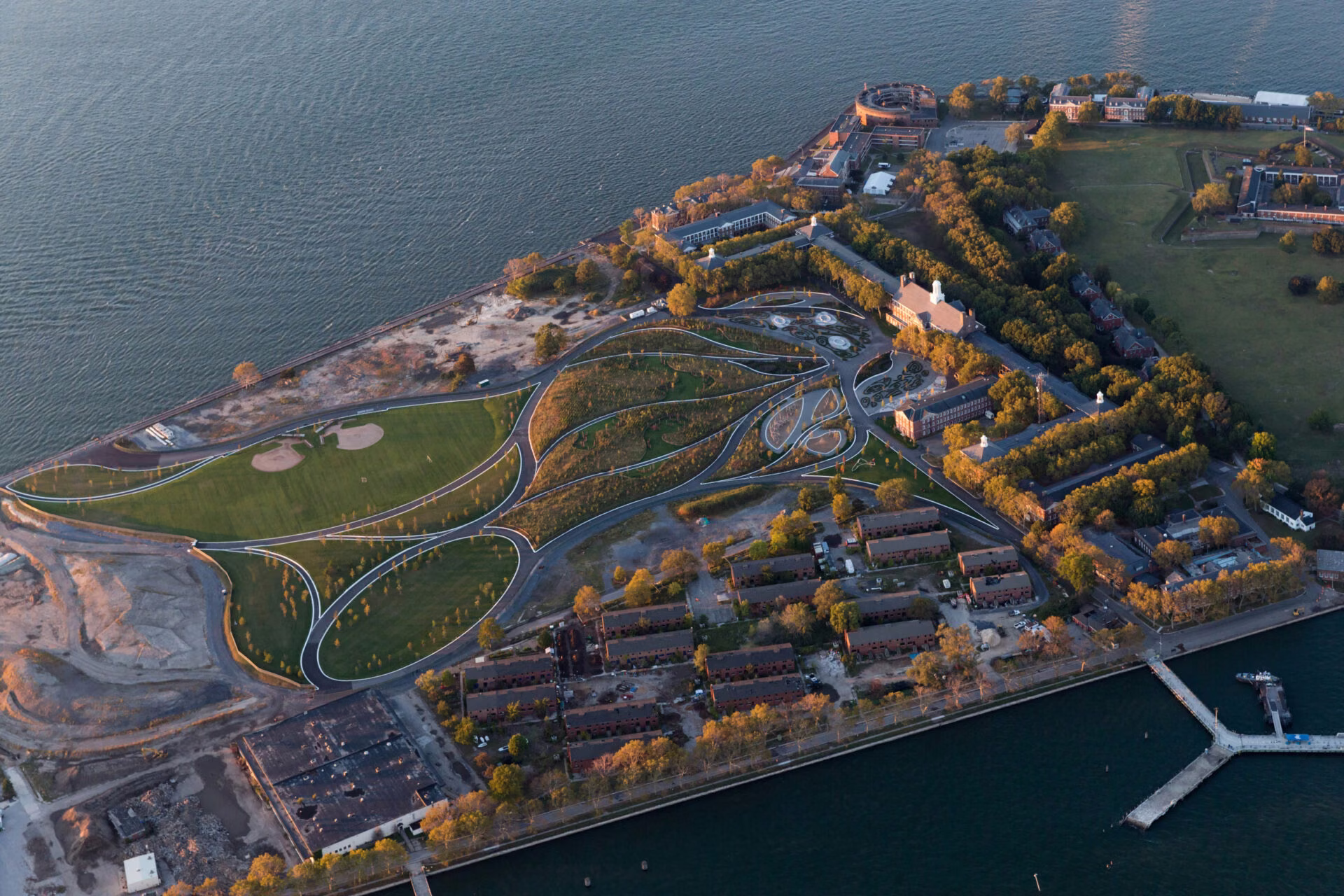 Adriaan Geuze / West 8, The Hills, Governors Island, New York, 2007